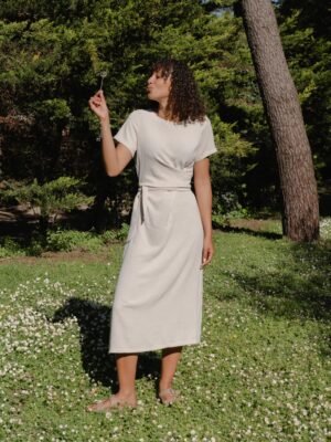 Robe midi fluide à nouer – Élégance naturelle (Beige)