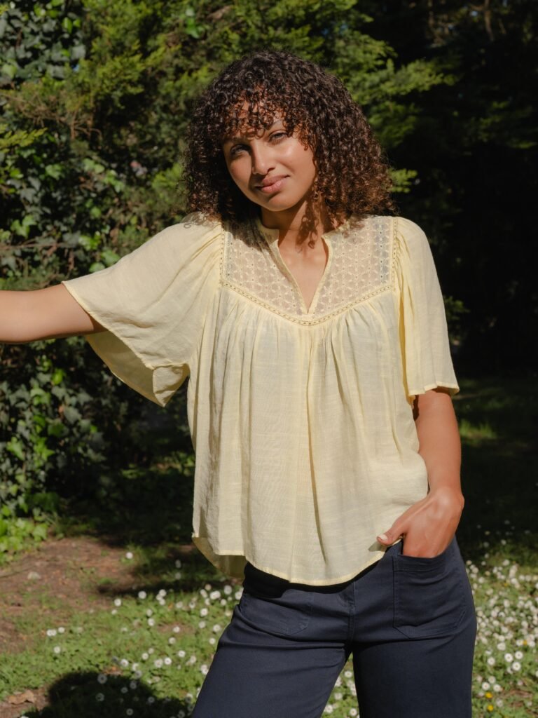 Blouse – Douceur & éclat (Jaune)