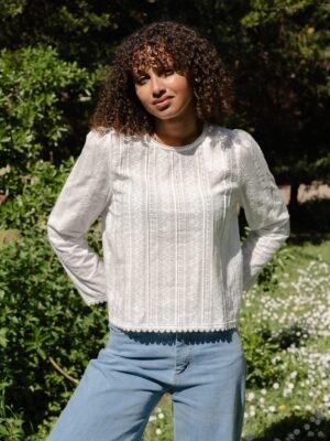 Blouse brodée ajourée – Raffinement & légèreté (Écru)