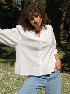 Blouse brodée – Élégance intemporelle (Écru)