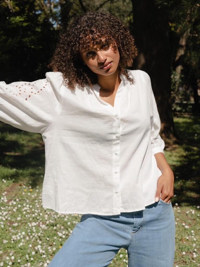 Blouse brodée – Élégance intemporelle (Écru)